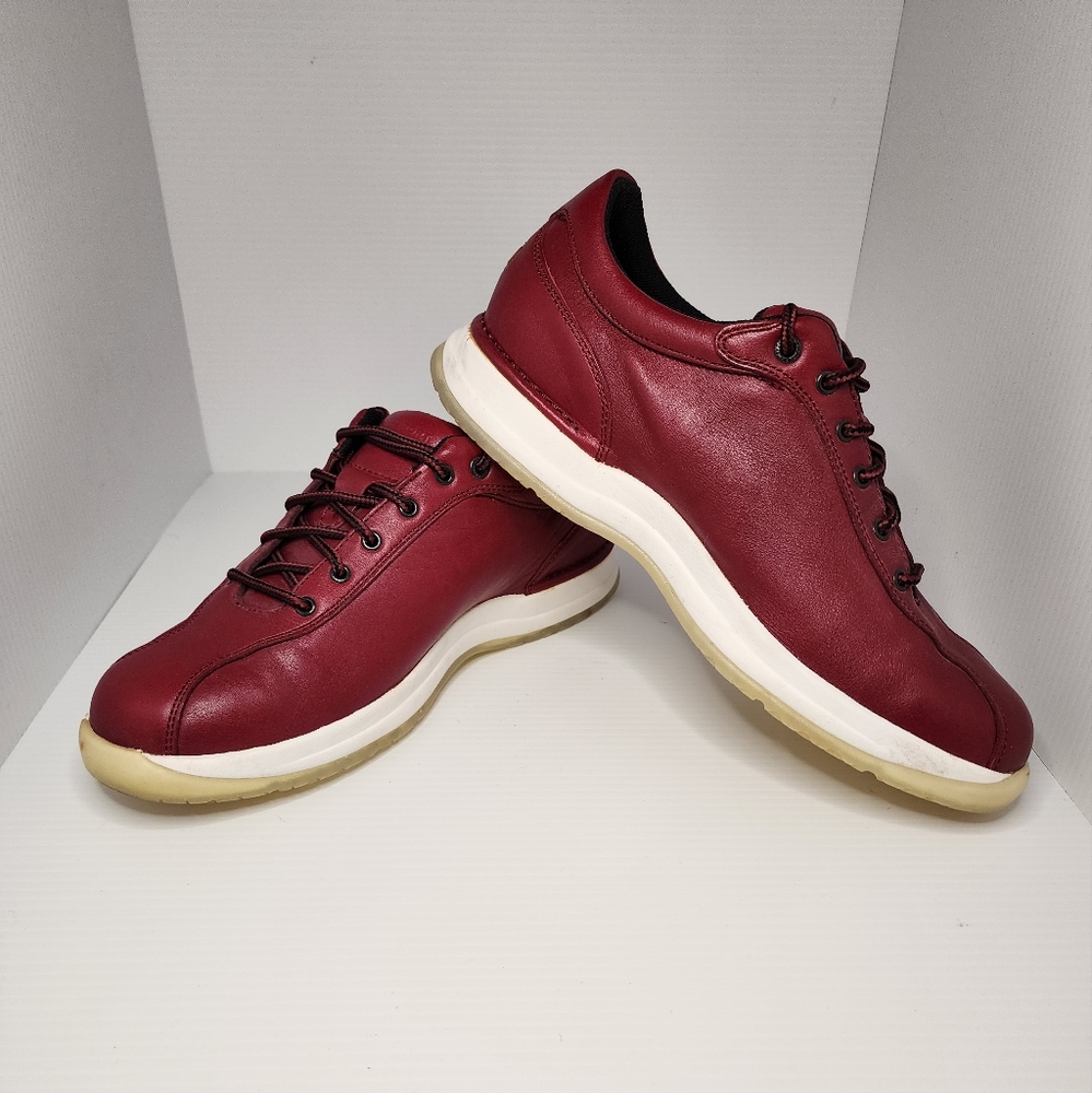 Rockport. Size 11.5. Red